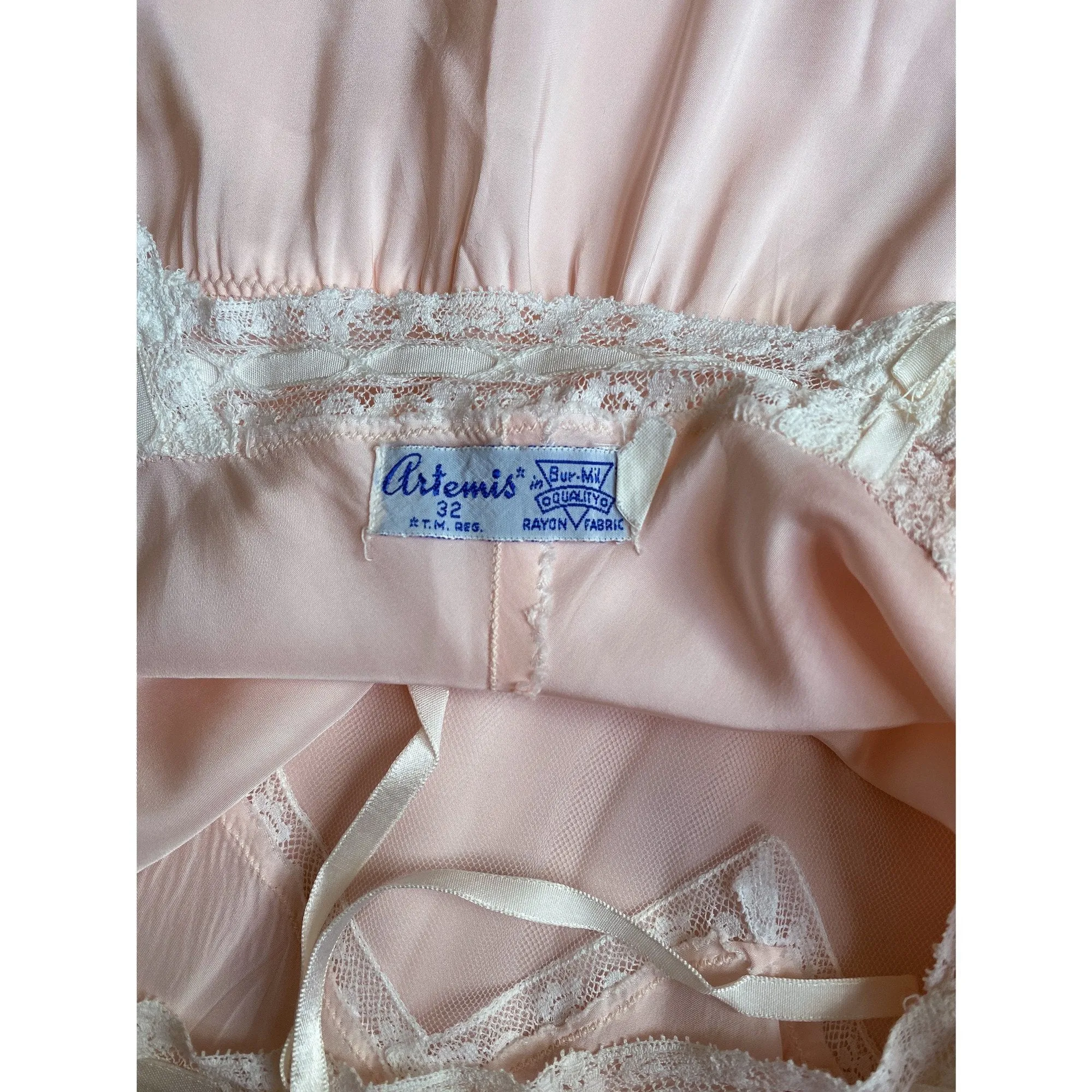 ARCHIVE - 1950s Cut Out Pink and Lace Tulle Nightdress