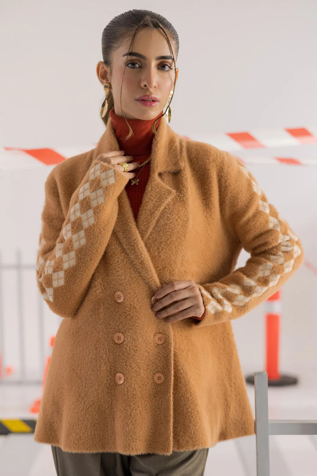 CAMEL COAT COLLAR FULL SLEEVES CARDIGAN SWEATER (24X-025-66)