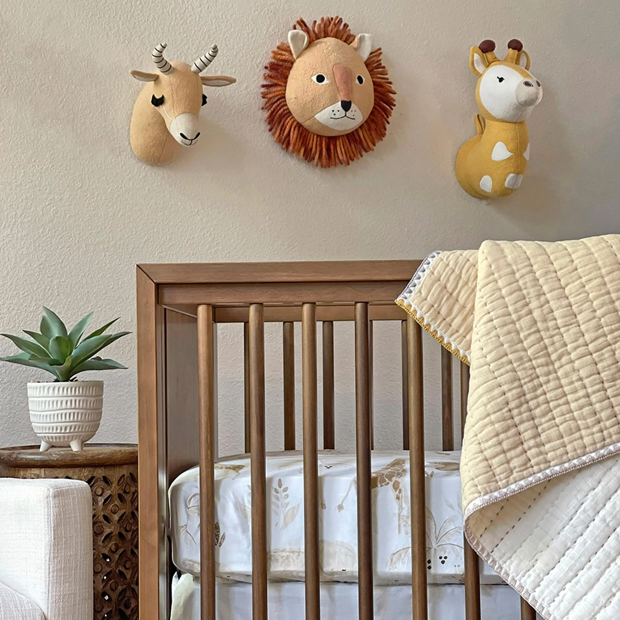 Crane Baby Room Decorative Plush Wall Decor (Size: 23 x 25 x 14 cm, Lion, Kendi Collection)