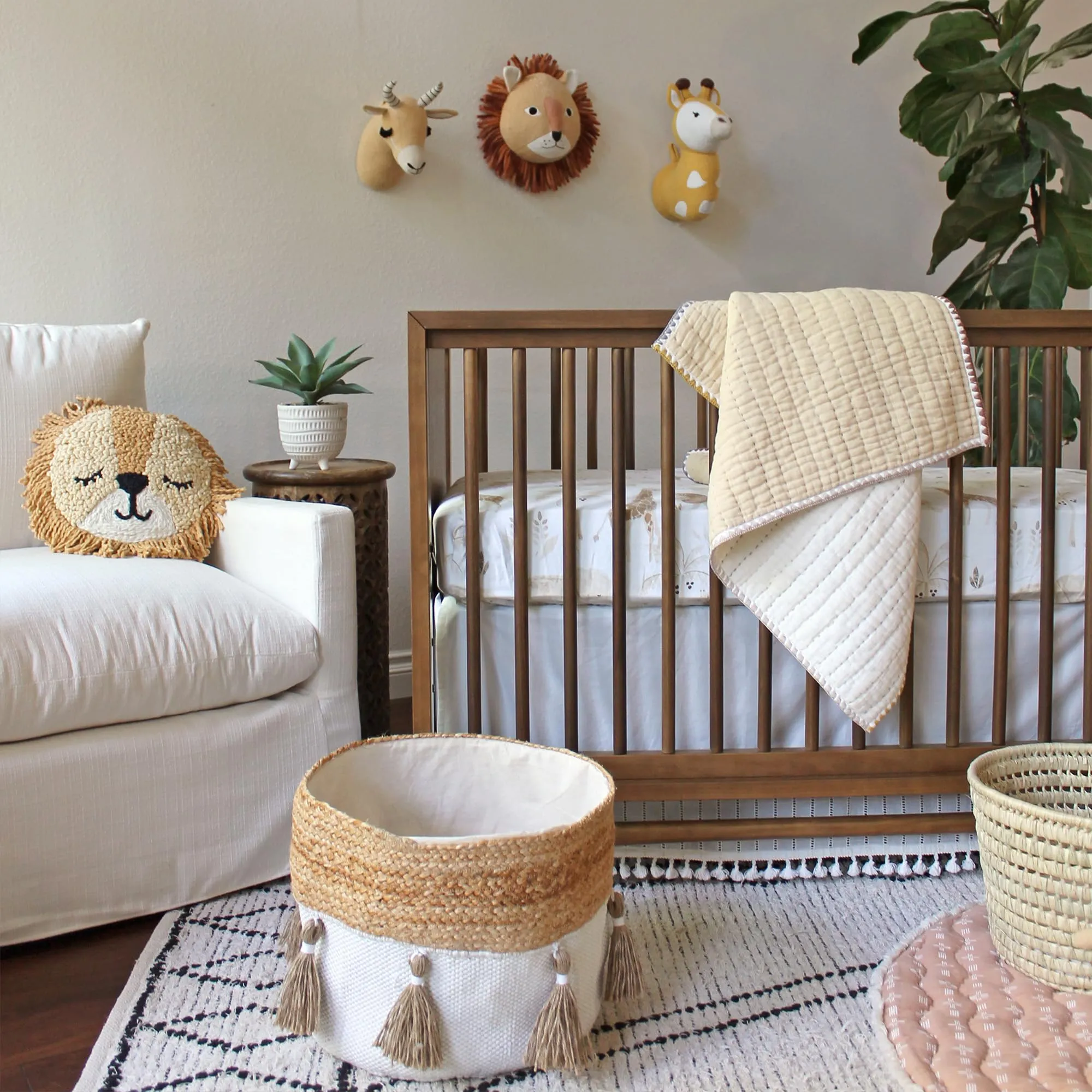 Crane Baby Room Decorative Plush Wall Decor (Size: 23 x 25 x 14 cm, Lion, Kendi Collection)