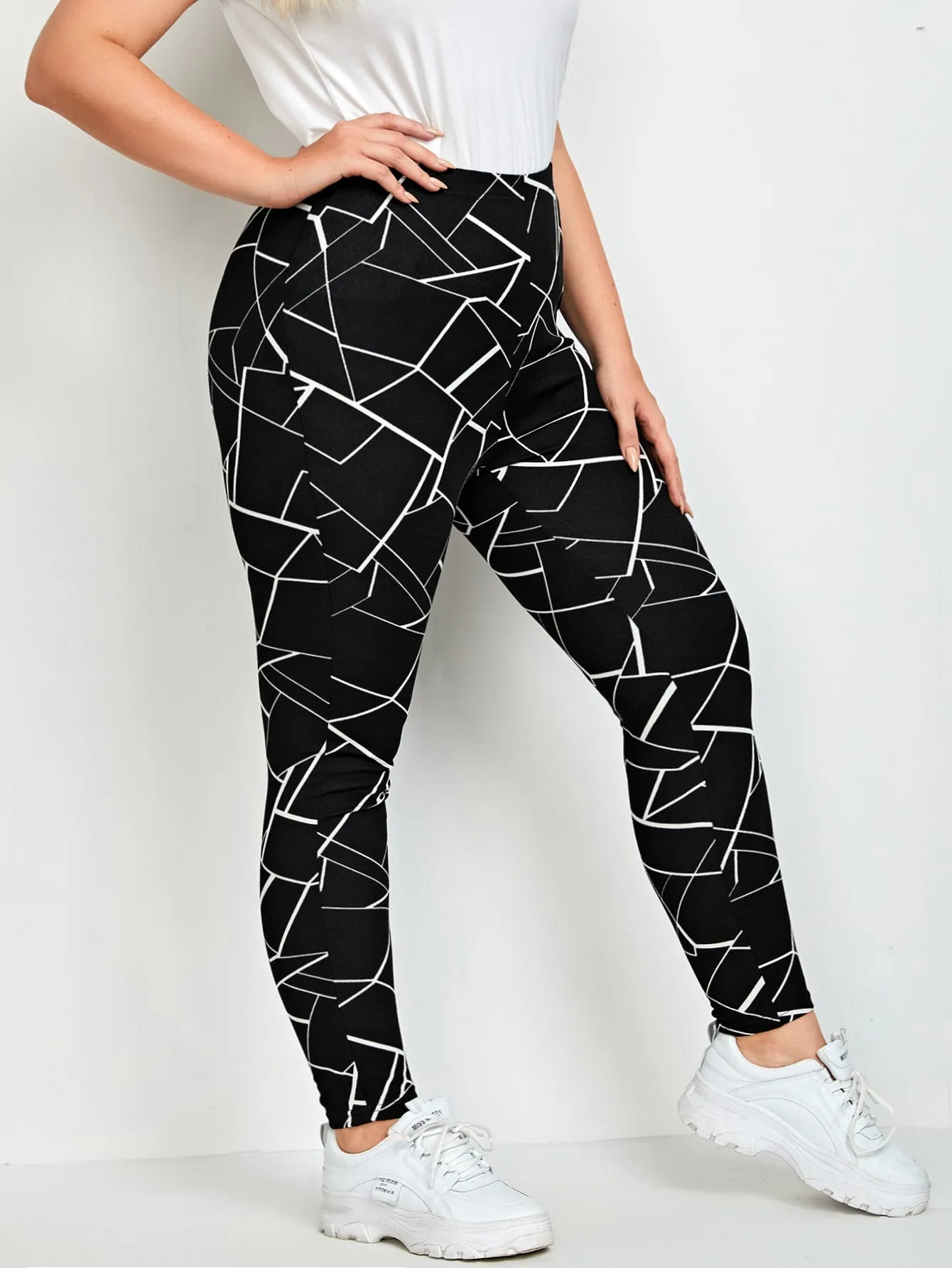 Geometric Cropped Plus Size Leggings