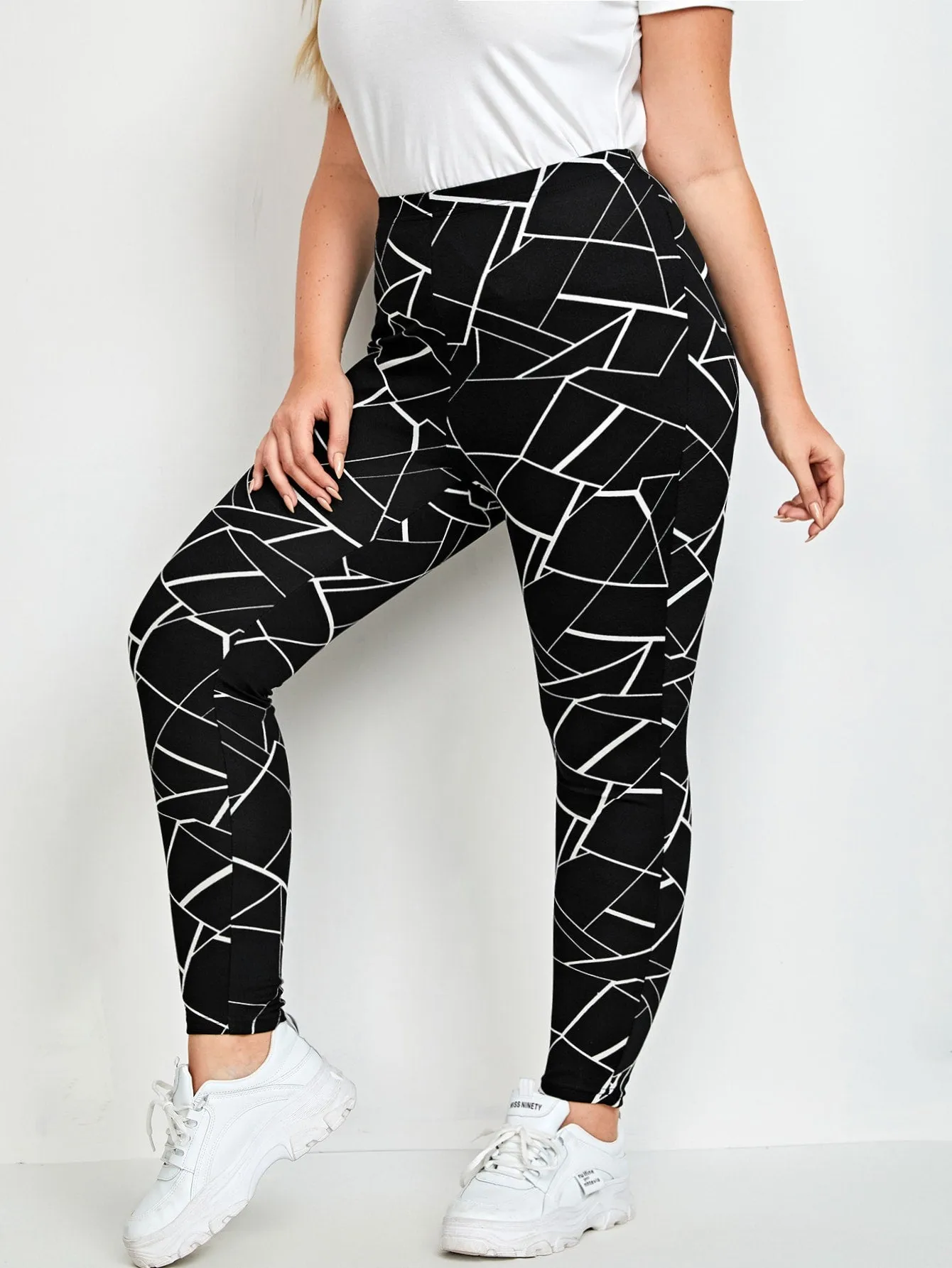 Geometric Cropped Plus Size Leggings