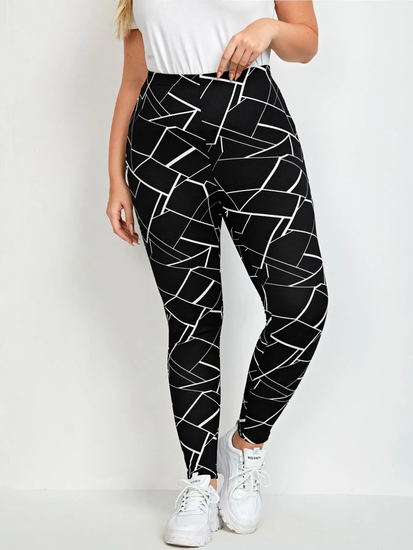 Geometric Cropped Plus Size Leggings