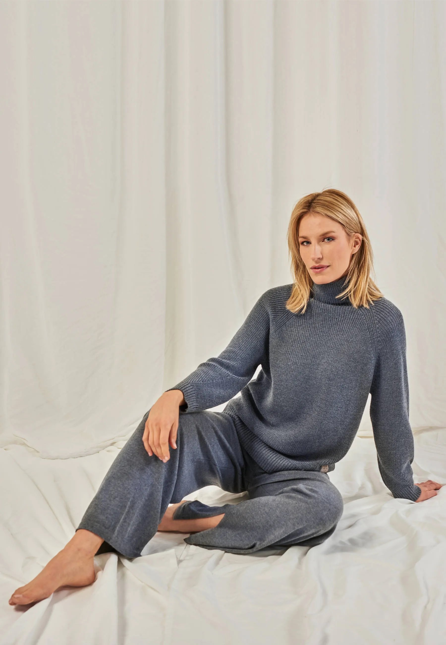 PULLOVER EVE - Stylisher Mock Neck Pullover