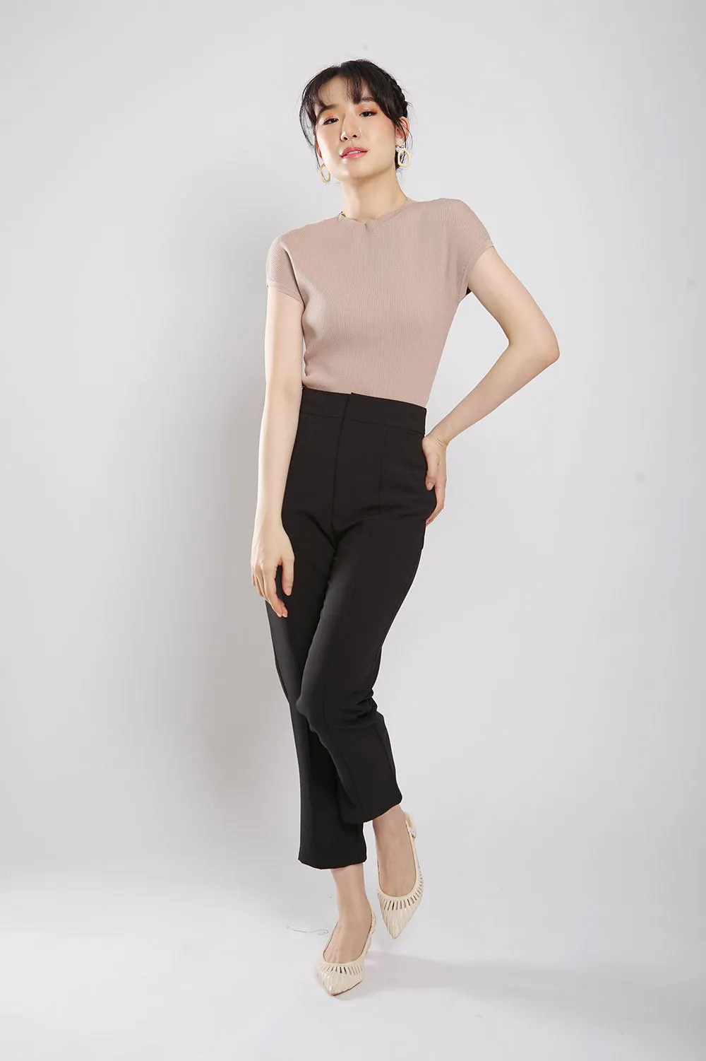 Yuri Tapered Pants in Black
