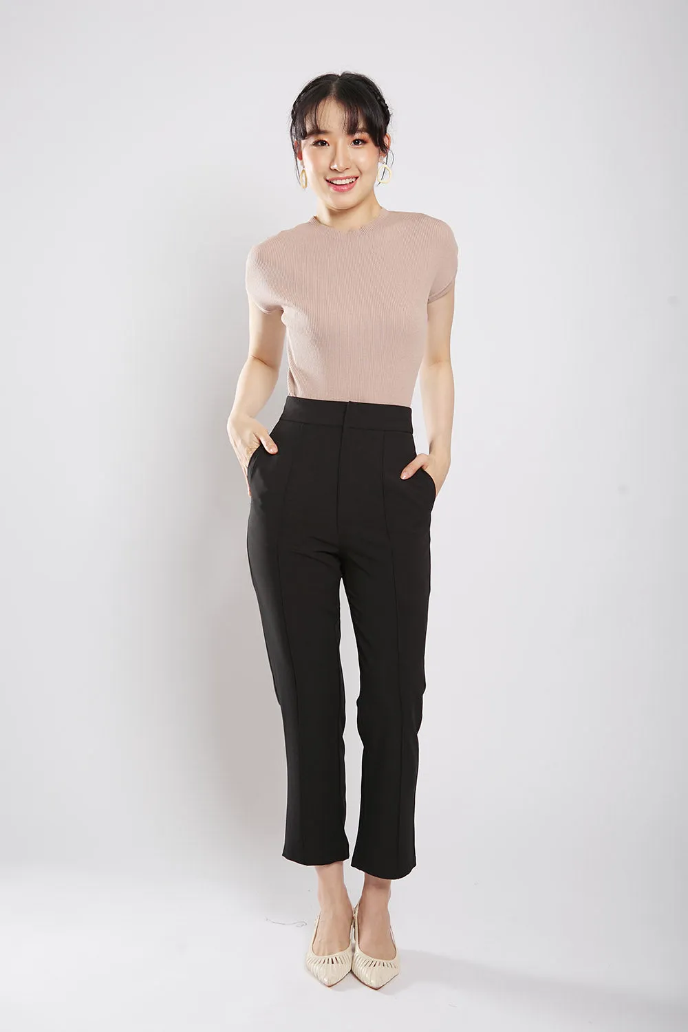 Yuri Tapered Pants in Black