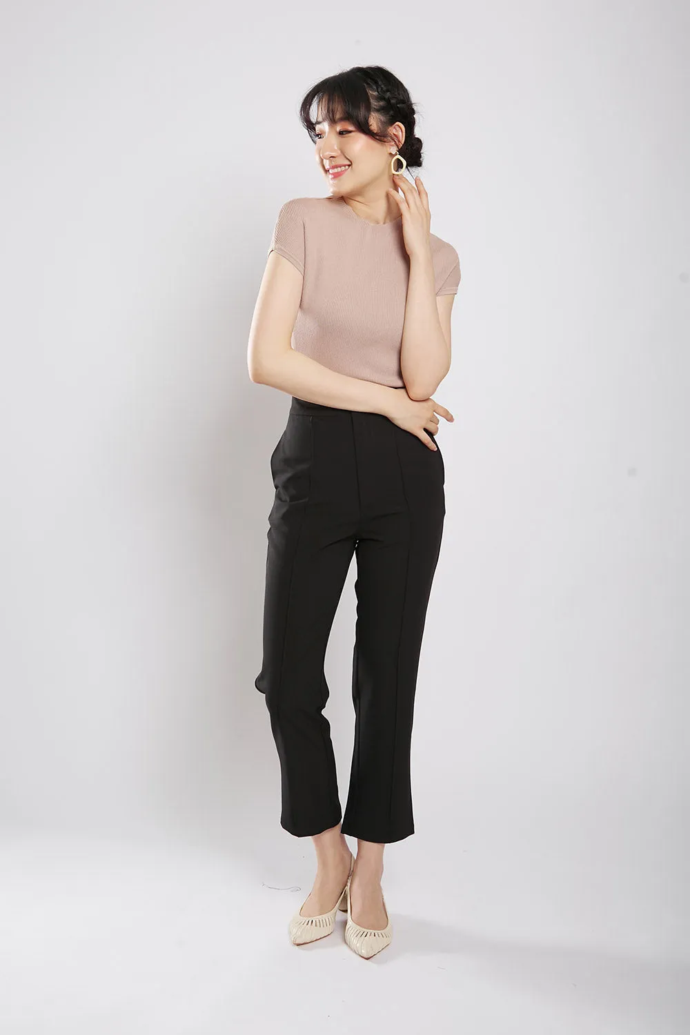 Yuri Tapered Pants in Black